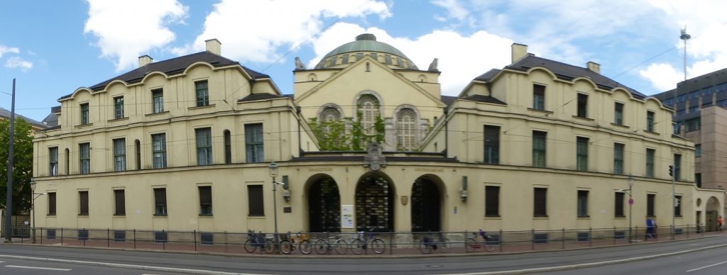 Large vue de la synagogue d'Augsburg en Allemagne