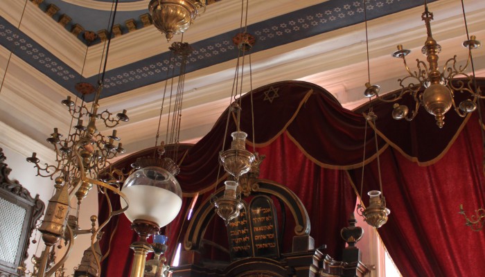 Bima et lustres de la synagogue de la ville de Dubrovnik