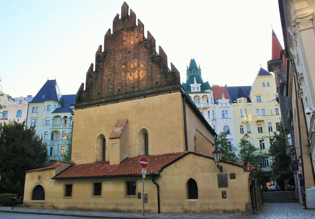 Vue extérieure de la synagogue originale vieille nouvelle de Prague