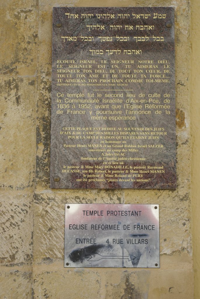 Plaque indiquant l'ancienne présence de la synagogue