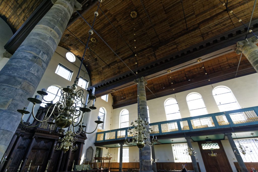 Vue intérieure de la synagogue portugaise à Amsterdam