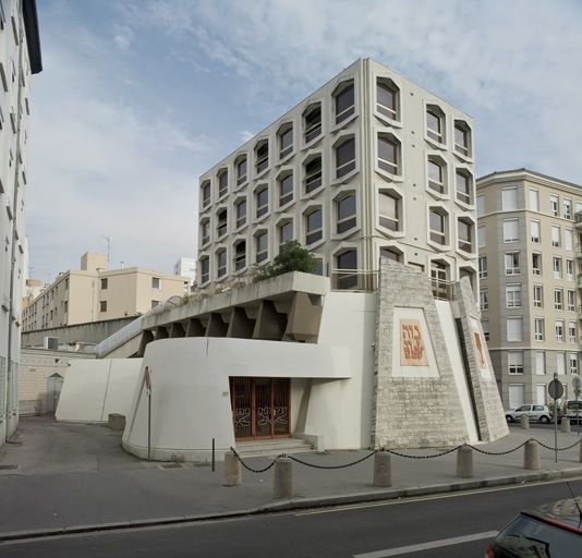 Vue extérieure de la synagogue Neve shalom dans une construction moderne