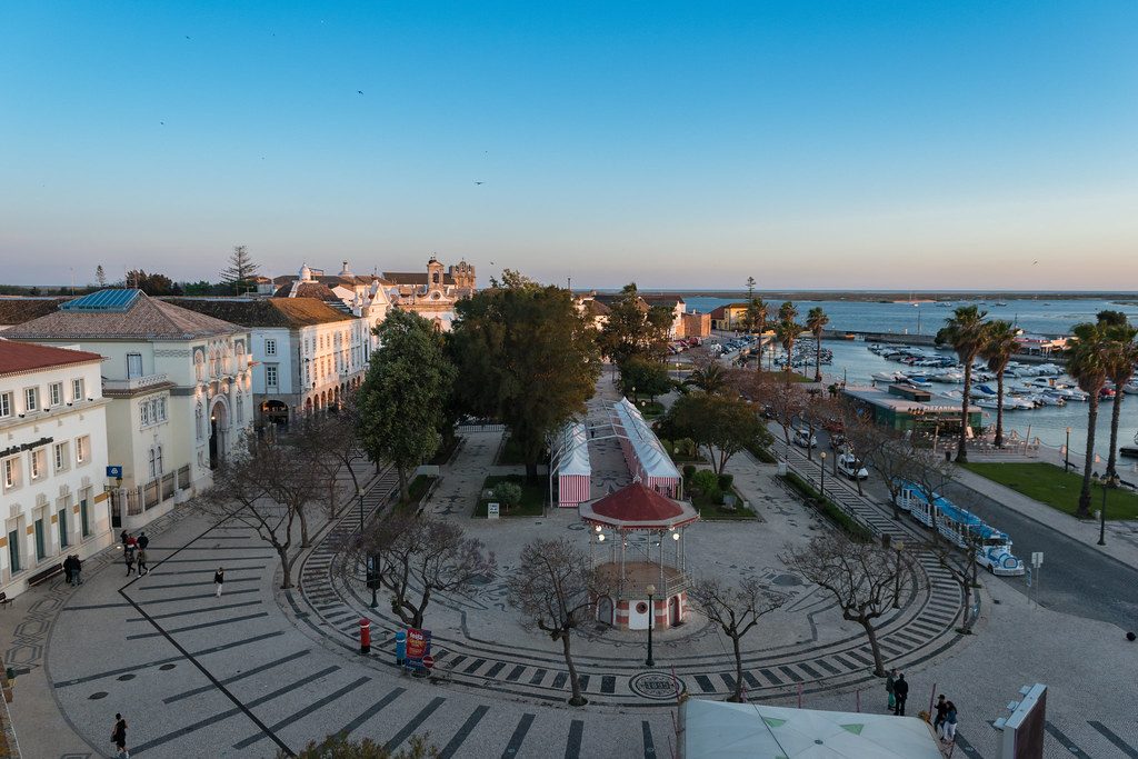 Vue aérienne de la ville de Faro au Portugal