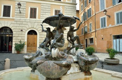 Fontaine de la piazza mattei dans l'ancien quartier juif de Rome