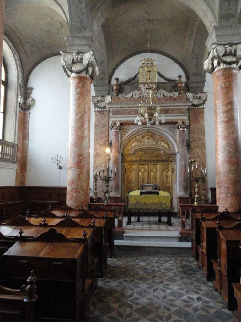 Interior de la sinagoga de Asti