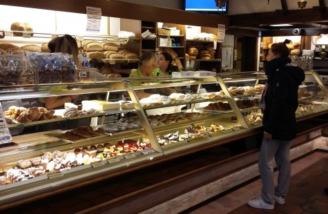 Célèbre boulangerie Kleinblatt à Anvers servant ses gâteaux