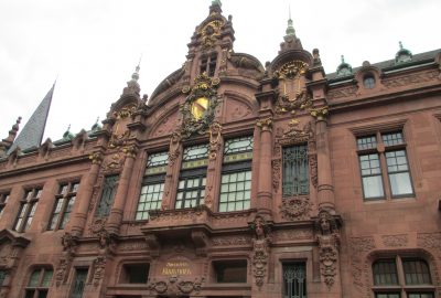 Entrée du batiment accueillant la bibliothèque de l'Université de Heidelberg où se trouvent de précieuses archives