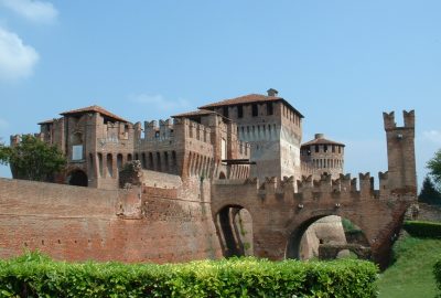 Vue du château dans la petite ville de Soncino