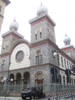 Synagogue de Turin au style architectural oriental de la ville de Turin