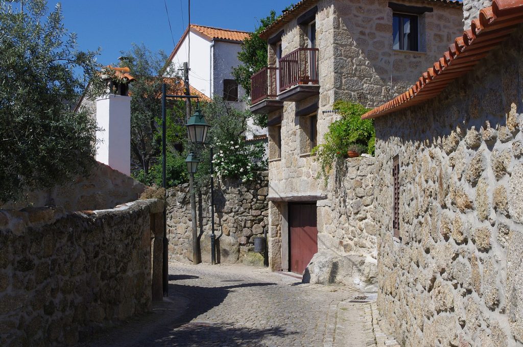 Ruelle du quartier juif de la ville de Belmonte