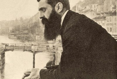 Célèbre photo du pionnier du sionisme Herzl lors du Congrès sioniste de Bâle