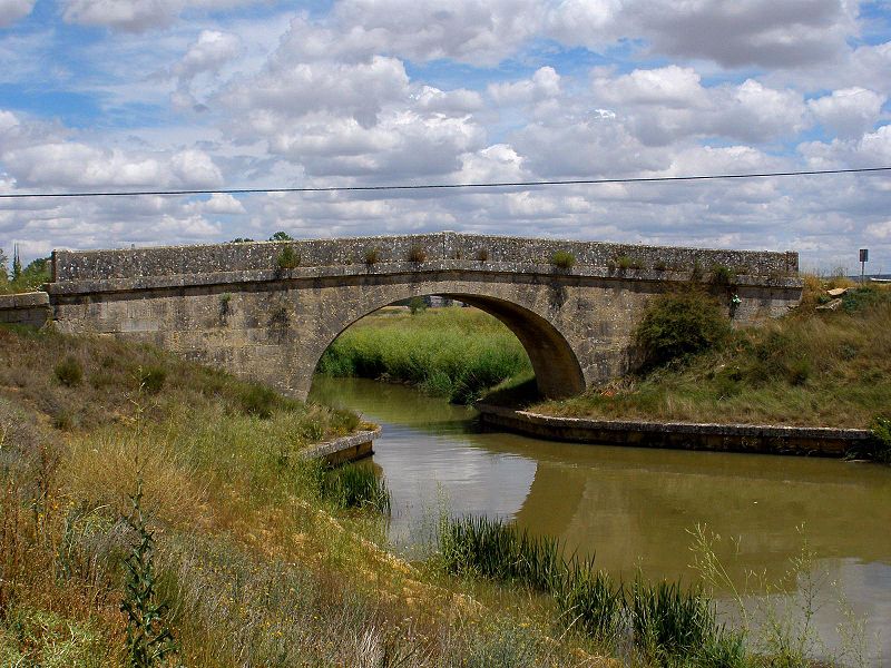 Vue d'un ancien pont à Amusco