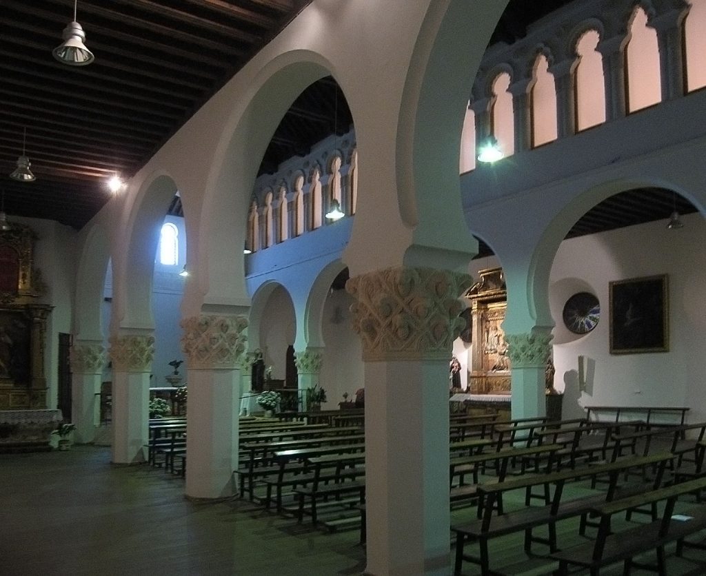 Vue intérieure de la belle synagogue de Ségovie