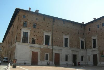 Vue extérieure du Palazzao Ducale à Urbino