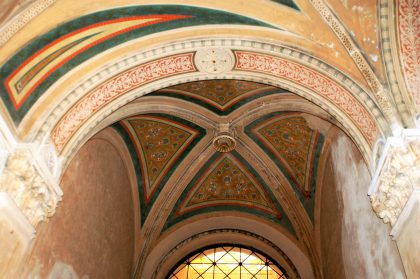 Vue intérieure du toit de la synagogue principale de Plzen