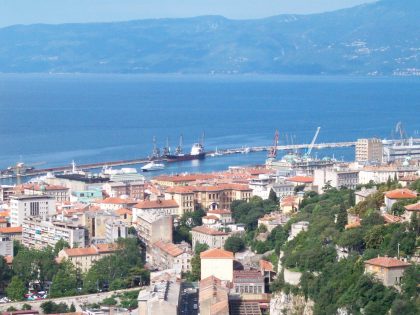 Vue de ka ville portuaire de Rijeka en Croatie