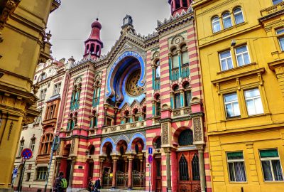 Vue extérieure de la très colorée synagogue Jubilé