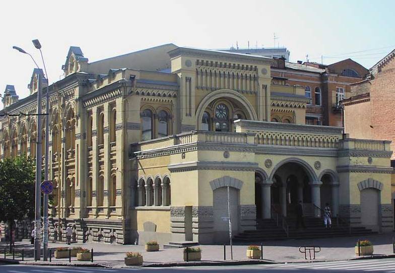 La synagogue centrale s’est longtemps appelée synagogue Brodskogo, du nom du riche industriel et mécène de Kiev,