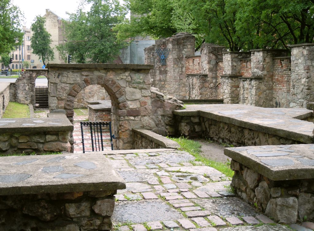 Mémorial dédié à l'ancienne synagogue chorale de Riga, à l'emplacement de celle ci détruite pendant la guerre