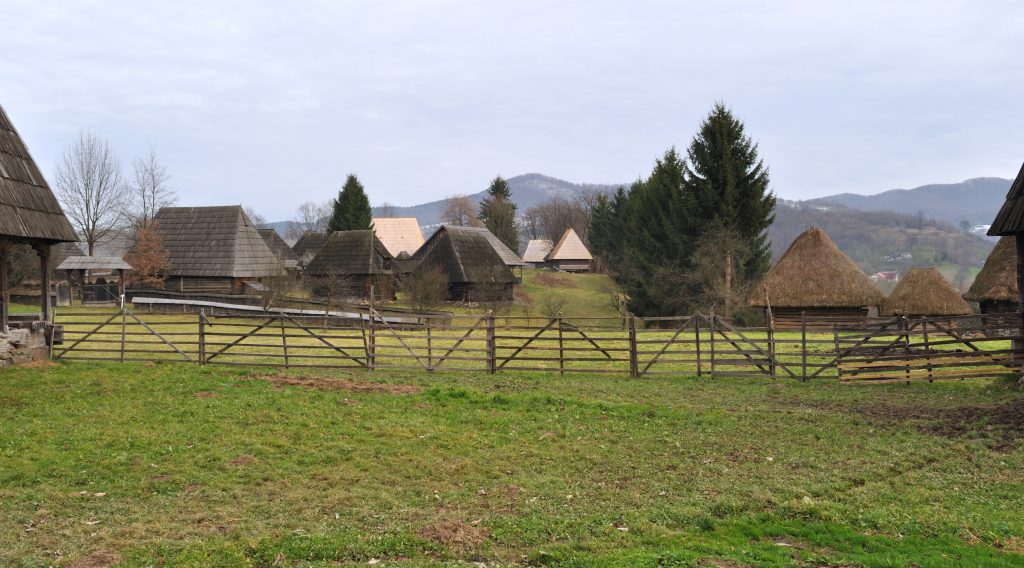 Village où se trouve de nombreuses maison d'apoque transformé en musée permettant de voir comment vivaient les populations de différentes origines dans la ville de Sighet