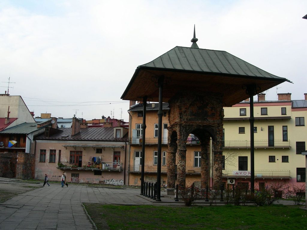 Se ha conservado la bimá de la sinagoga de Tarnów