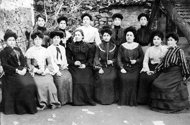 Les enseignantes de L'Alliance israélite universelle d'Hasköy en 1904 (Crédit : Istanbul guide)