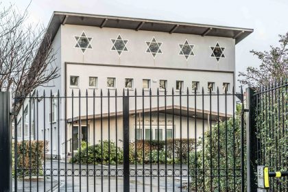 Gate at the entry of the Dublin synagogue