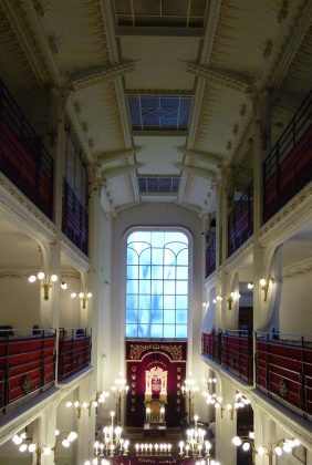 The synagogue on Rue Pavée