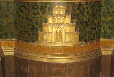 Religious motives in the synagogue of Pesaro