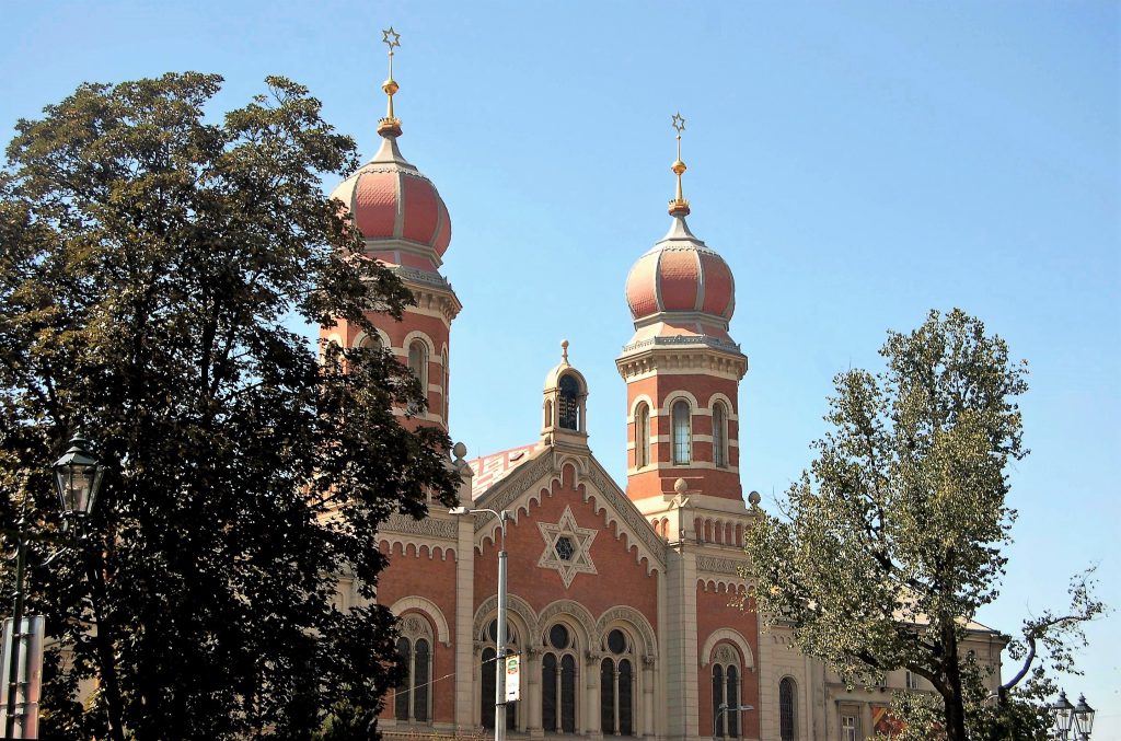 Outside view of the synagogue of Pilsen and its 2 towers