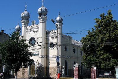 Outside view of the Cluj synagogue with its original towers and architecture
