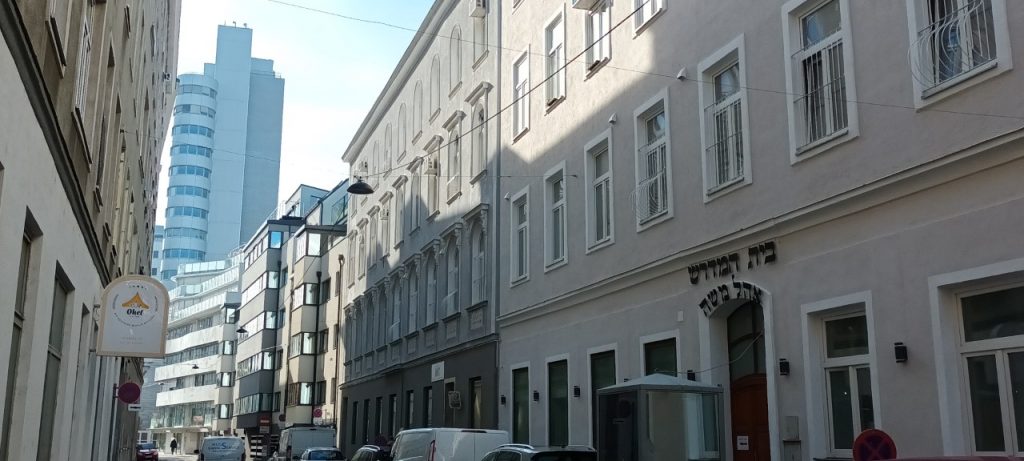 View of a street housing synagogues in Leopoldstradt