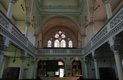 Badly damaged during the Holocaust, the synagogue now welcomes Jewish activites and is surrounded by a mikveh and a kosher restaurant