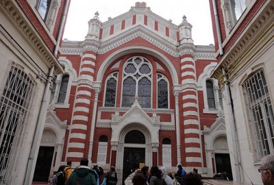 Built in 1899 by the Orthodox community of Brasov, this particularly beautiful synagogue was able to seat 800 persons