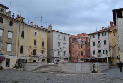 A Jewish Square Quarter has been named in the Old Town, in remembrance of the former Jewish presence.