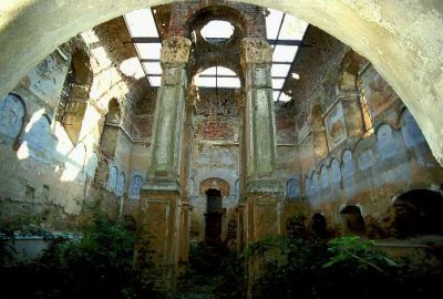 Inside view of the synagogue of Rymanow before the restoration