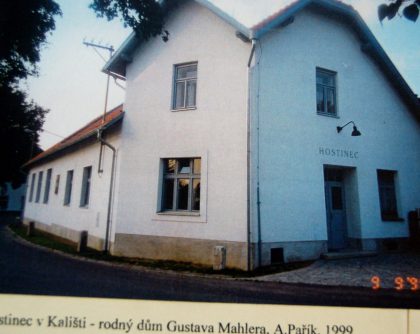 Vue extérieure d'un bâtiment de Polna