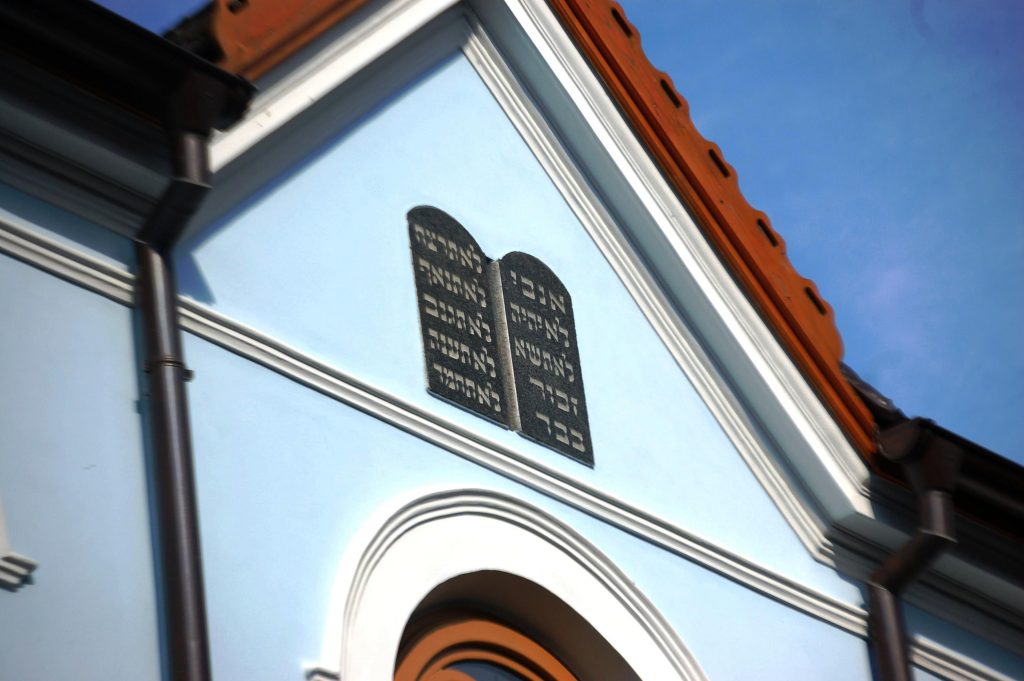 Outside view of the Hartmanice synagogue