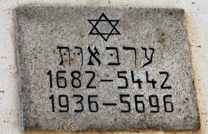 Plaque commémorative juive dans la ville de Polna