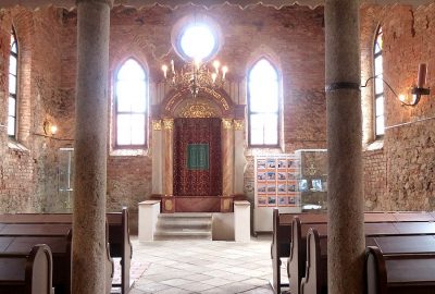 Inside view of the Polna synagogue with its aron