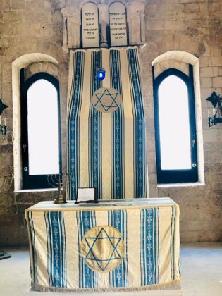 ancien tissu utilisé dans la synagogue des Pouilles