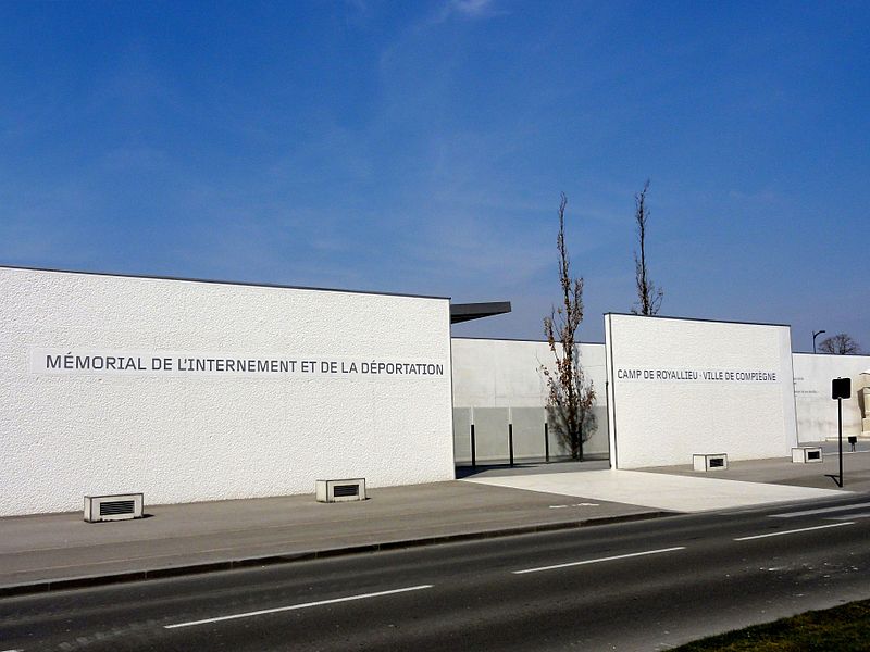 Vue de l'entrée du Mémorial de Compiègne