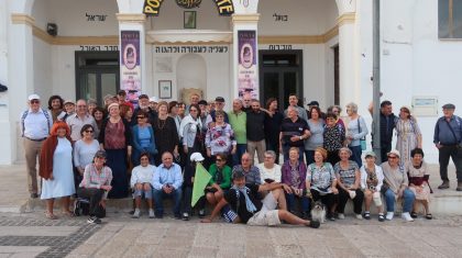 Photo of the 60 people who went tu Puglia with Hashorashim