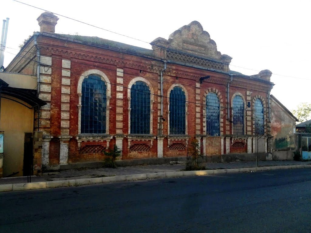 Outside view of Belgorod's synagogue with its big windows