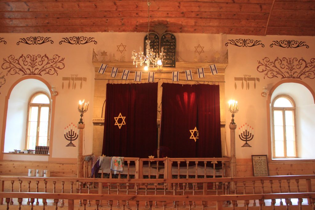 Tevah of the synagogue of Akhaltsikhe