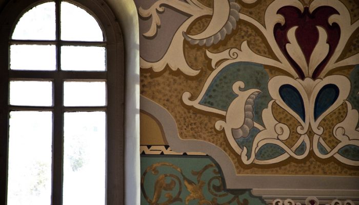 Beautiful painting on the wall of the Kutaisi synagogue