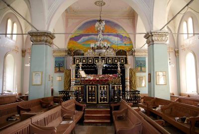 Interior of the Oni synagogue with a ceiling full of colors