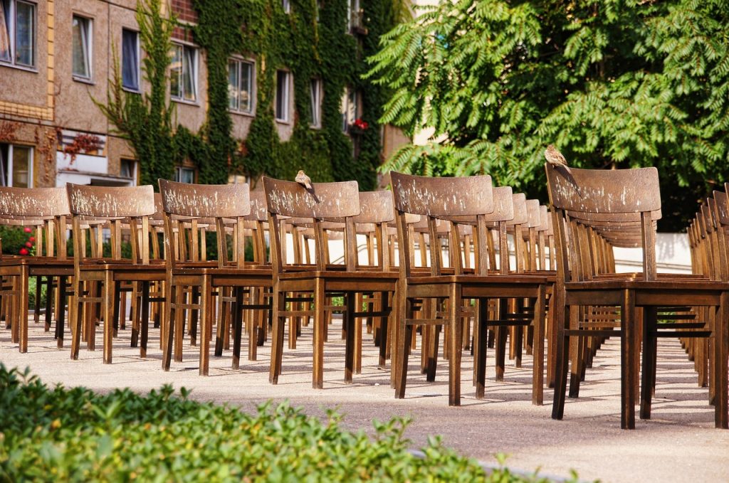 Chaises du Mémorial de la Shoah de la ville de Leipzig