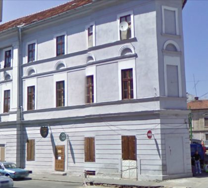 Synagogue built in 1827, it hosts the last remaining Jews of the city. The building is now part of the national romanian heritage