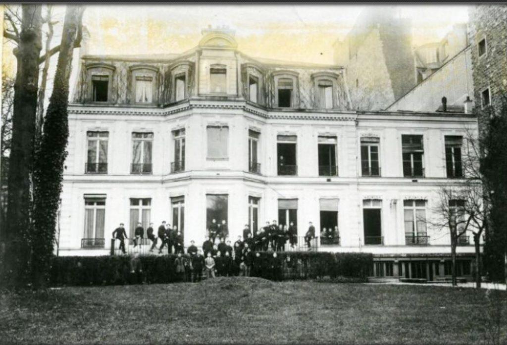 School belonging to the AIU network,ancient building of ENIO